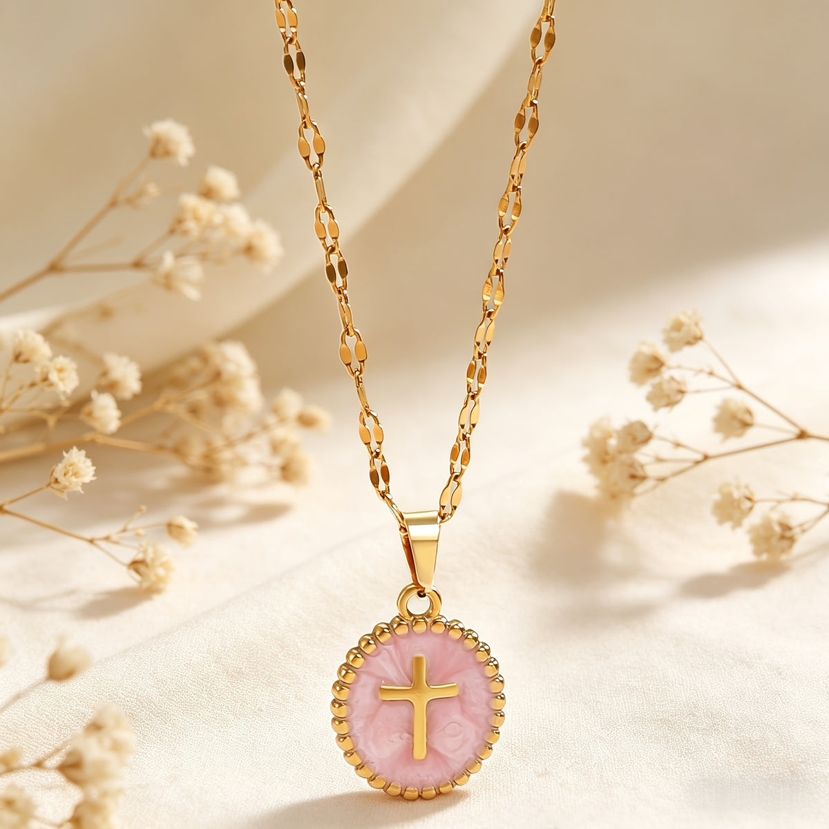 A Simple Pendant Necklace Suitable for Women, Featuring a Fashionable Street Style, Ideal for Parties, Holidays, Dates, and Other Occasions, and Can Be Used as Daily Accessory or Gift.