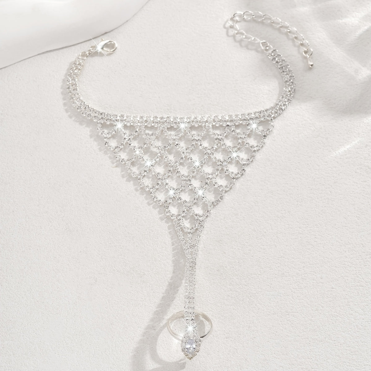 [Bride, Ballroom, Party] Fashionable, Elegant, Personalized, Versatile, Wrap-Around Hand Back Chain, High-End Copper Inlaid Rhinestones Material, Suitable for Bride, Ballroom, Party Additions