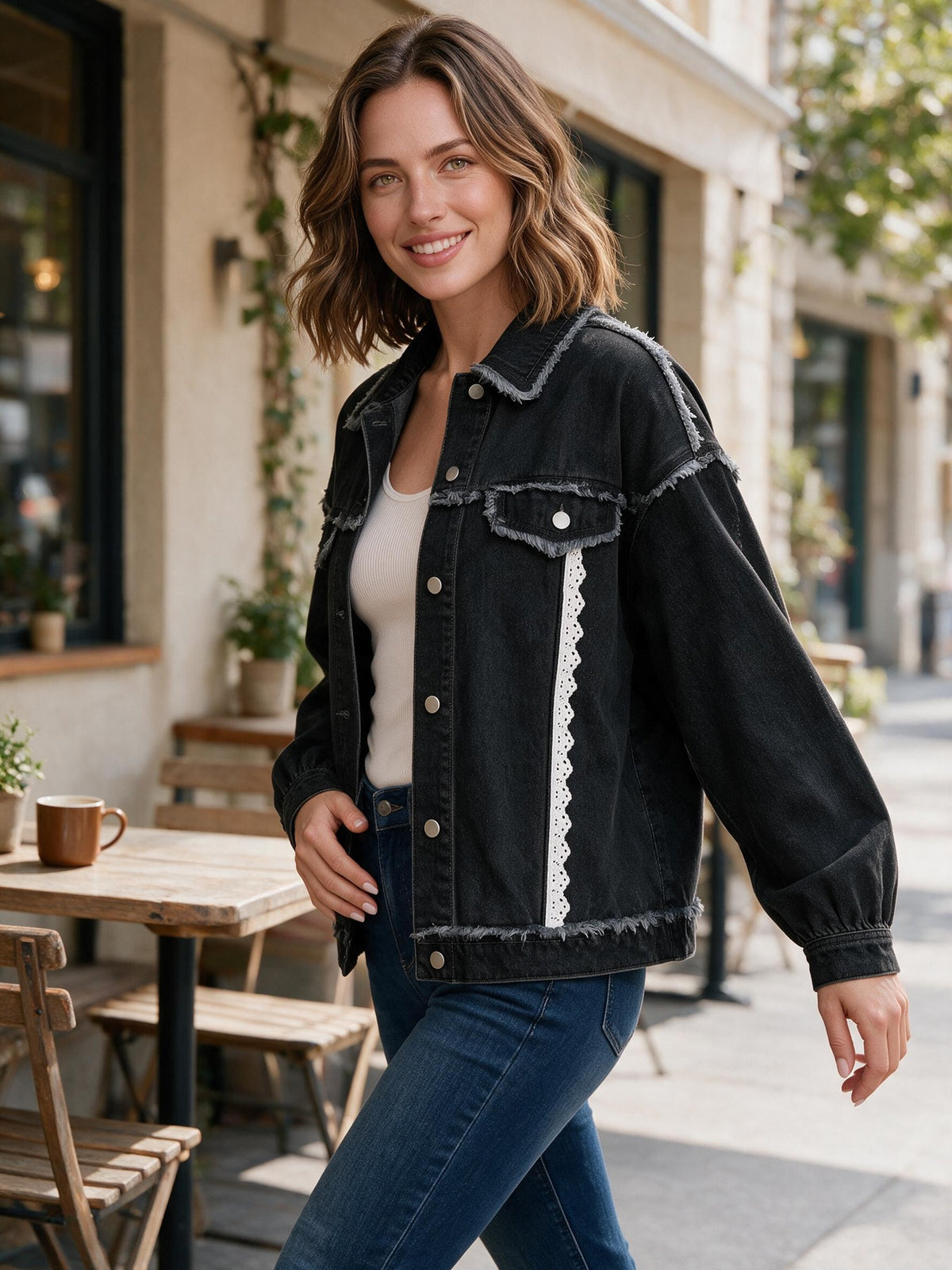 Women'S Loose Denim Jacket with Raw Edge Distressed Details And Lace Trim Splicing, Versatile Casual Style for Everyday Wear