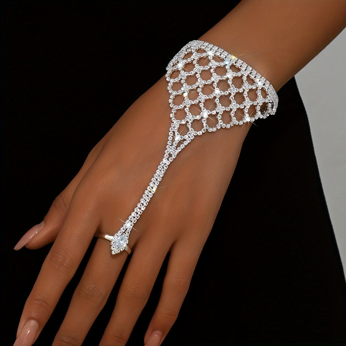 [Bride, Ballroom, Party] Fashionable, Elegant, Personalized, Versatile, Wrap-Around Hand Back Chain, High-End Copper Inlaid Rhinestones Material, Suitable for Bride, Ballroom, Party Additions