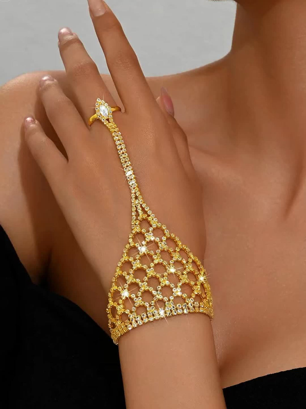 [Bride, Ballroom, Party] Fashionable, Elegant, Personalized, Versatile, Wrap-Around Hand Back Chain, High-End Copper Inlaid Rhinestones Material, Suitable for Bride, Ballroom, Party Additions